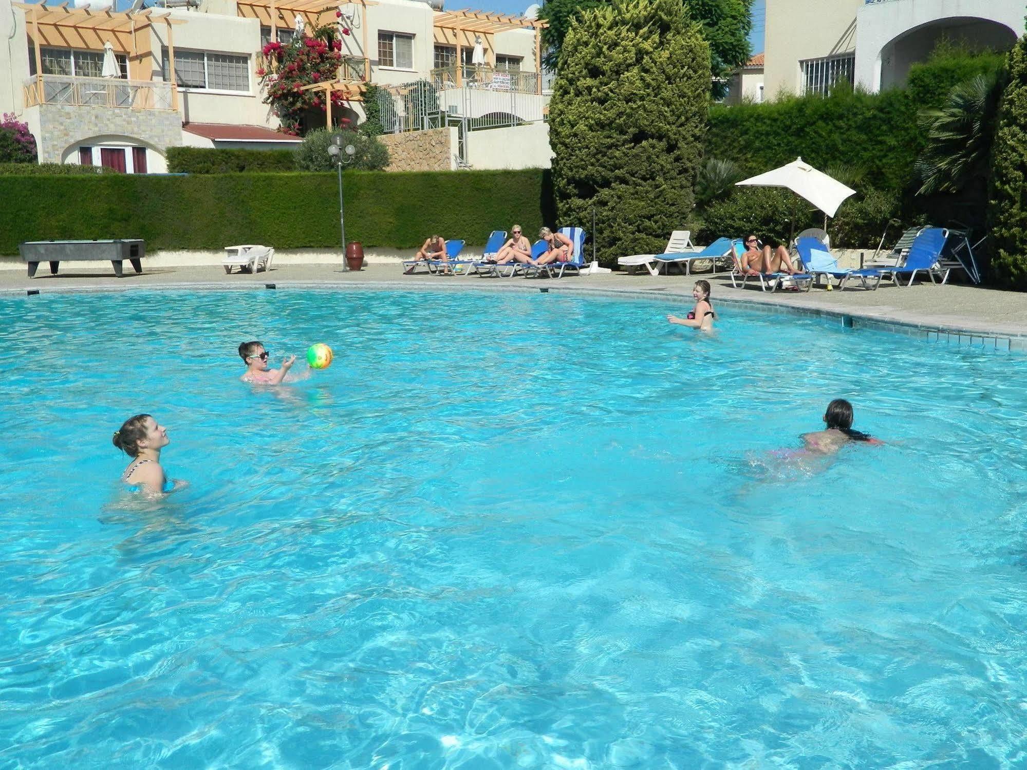 Santa Barbara Complex Apartment Limassol Bagian luar foto